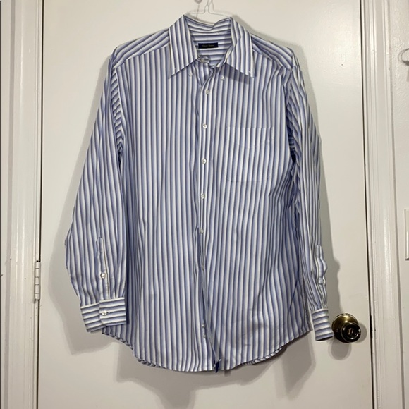 Button down - Picture 3 of 3